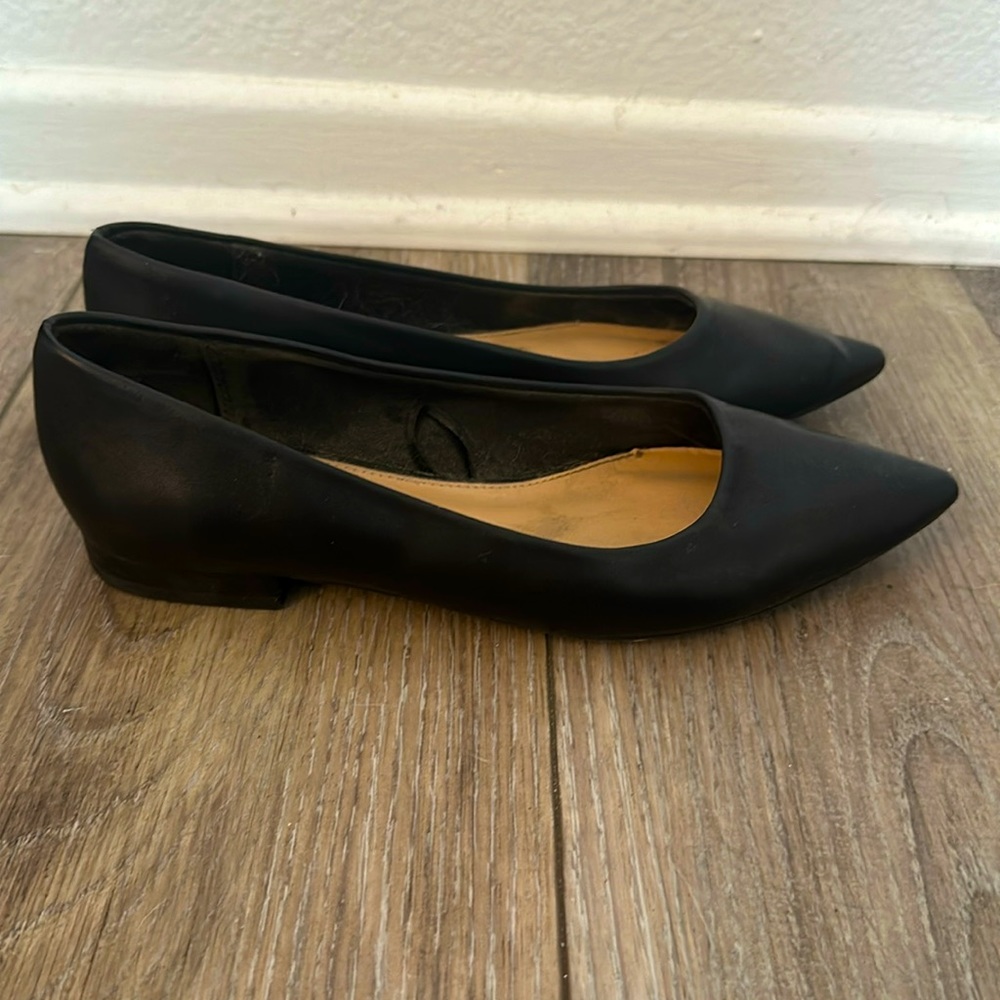 Size 6 express pointed toe flat shoe